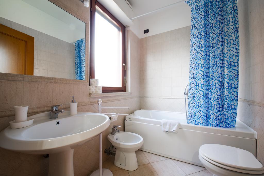 Domus Bb - Plaza Hotel ฟิวมิชีโน ภายนอก รูปภาพ